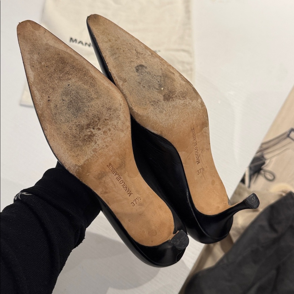 Manolo Blahnik Black Calf Leather pointed toe Pumps - Picture 7 of 7
